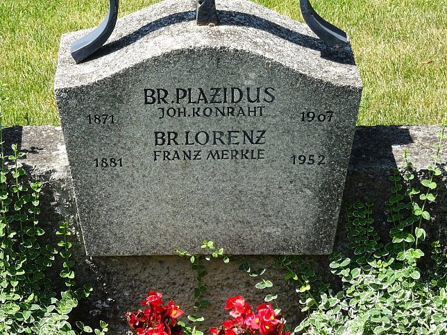 Strebersdorfer Friedhof, Grab der Schulbrder
