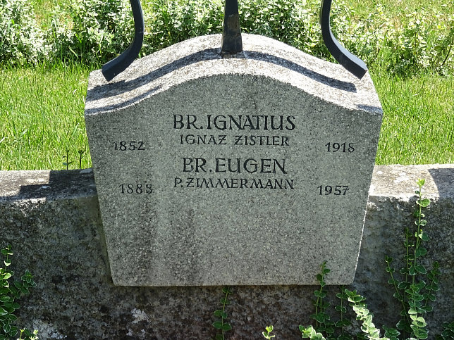 Strebersdorfer Friedhof, Grab der Schulbrder