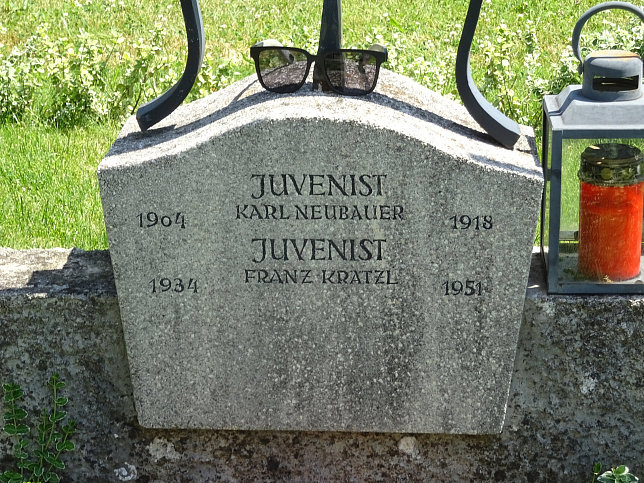 Strebersdorfer Friedhof, Grab der Schulbrder