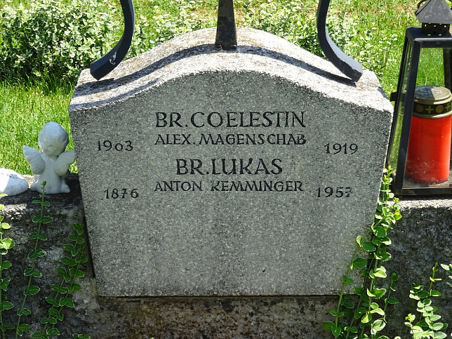 Strebersdorfer Friedhof, Grab der Schulbrder