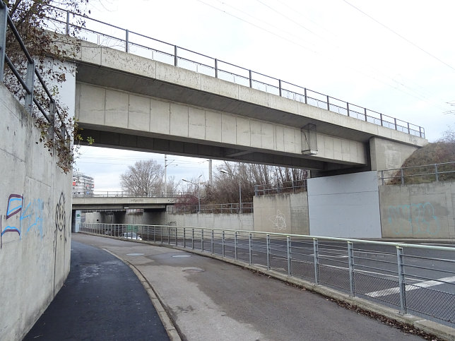 Unterfahrung Richard Neutragasse, Brcke Thayagasse