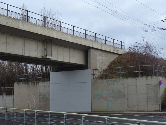 Unterfahrung Richard Neutragasse, Brcke Thayagasse