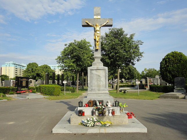 Friedhof Kagran, Friedhofskreuz