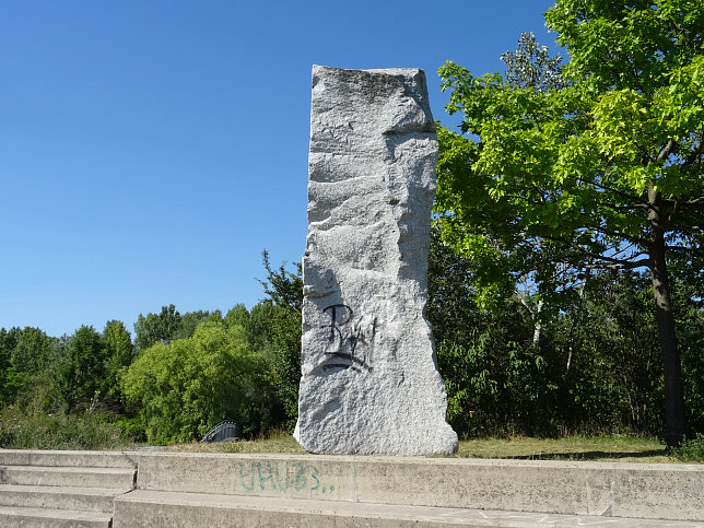 Gesteinsblock auf der Donauinsel