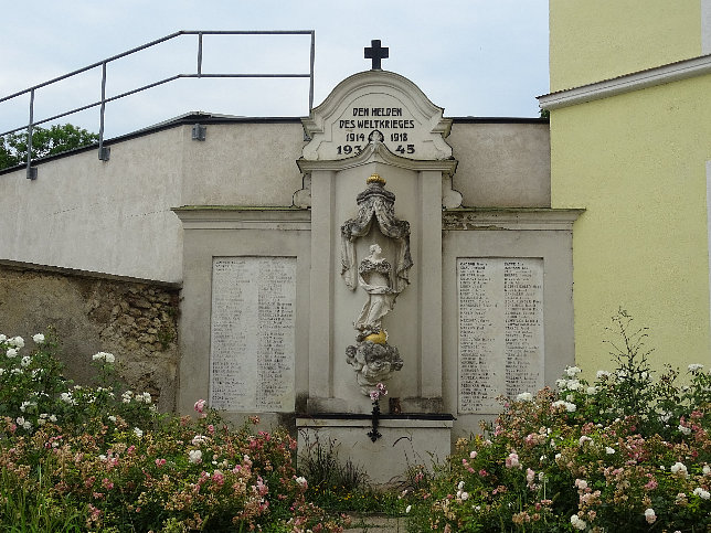 Kriegerdenkmal bei der Pfarrkirche in Atzgersdorf