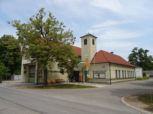 Glinzendorf, Feuerwehr und Gemeindeamt