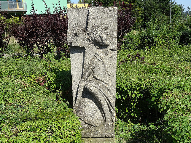 Purkersdorf, Christusrelief neben Fridolinbrunnen